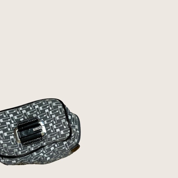Guess mini monochrome bag - Picture 2 of 4